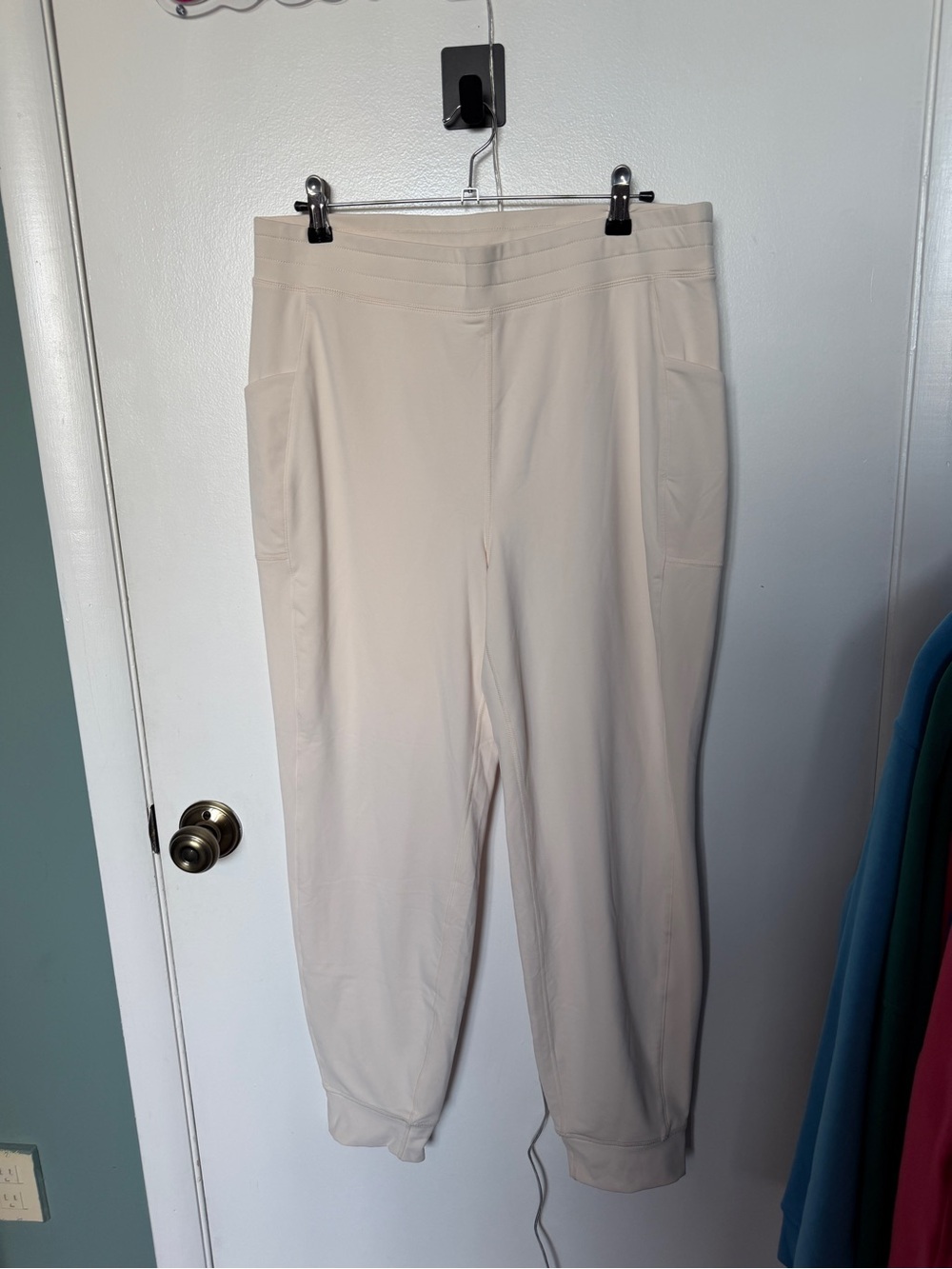 Fabletics joggers - Picture 2 of 4